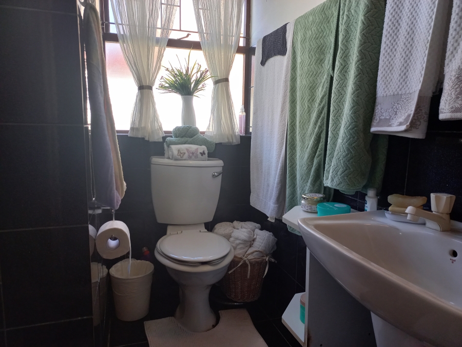 To Let 3 Bedroom Property for Rent in Wavecrest Eastern Cape